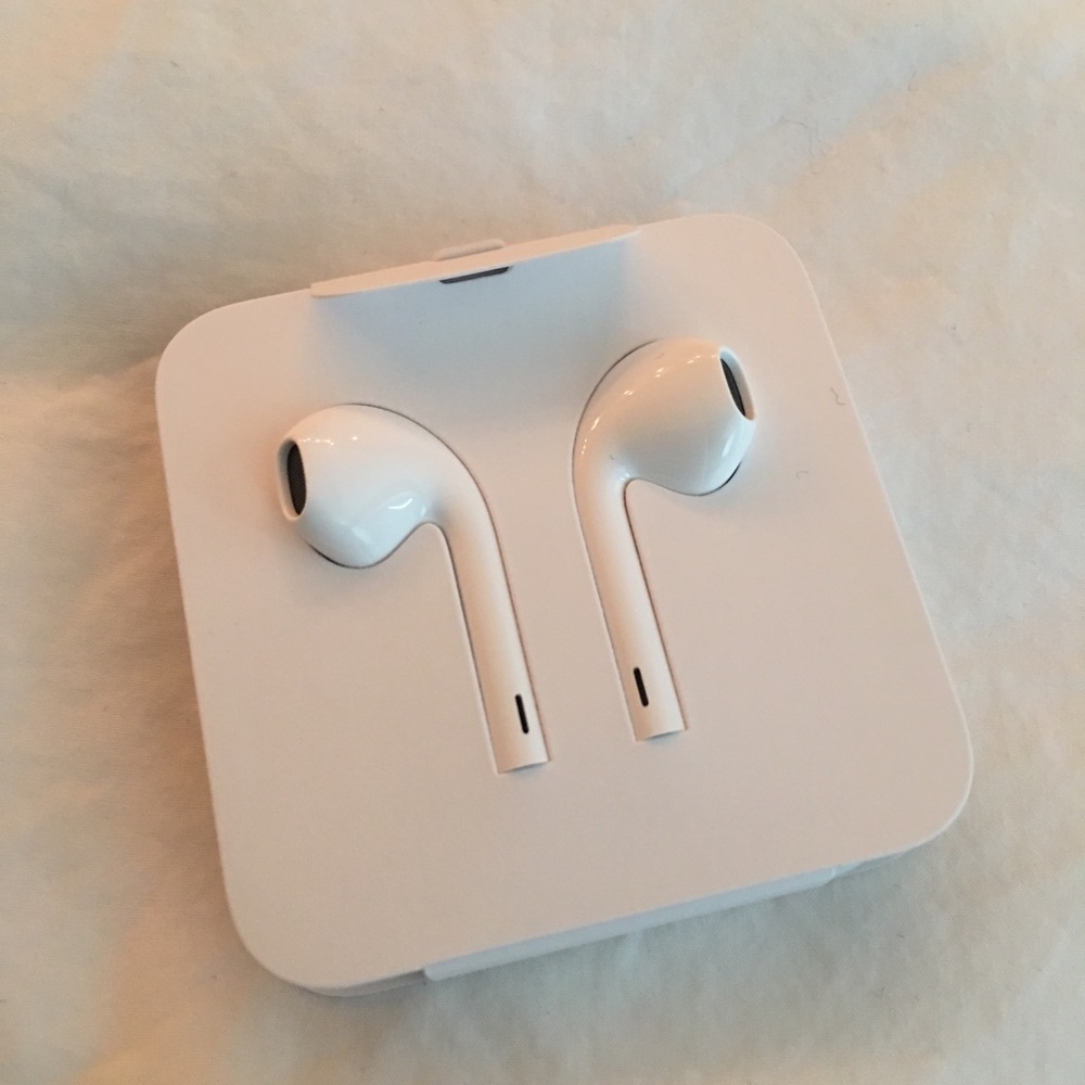 BRAND NEW Apple Earpods w/ lightning connector